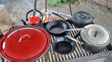 Gryder og pander på bål